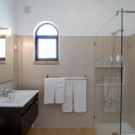 Pinto Apartment *
